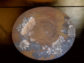 古い円形丸板 泥絵具金彩菊絵　厚2cm径32cm  k-123