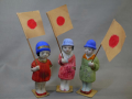 昭和レトロ　射的人形３体　日の丸を持つ男の子女の子　戦意高揚　s-826