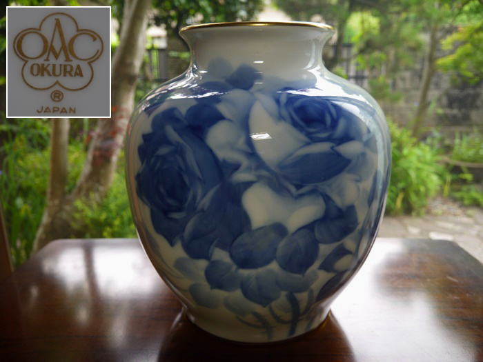 大倉陶園 ブルーローズ 花瓶 30cm 存在感 際立つ美しさ t-1669 | ギャラリーHISAKO｜大分別府の骨董屋