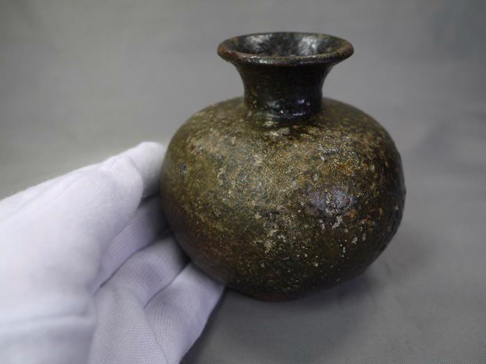 琉球古窯 喜名焼 知花焼 黒釉瓶 無傷 １７世紀後半～ t-1677 